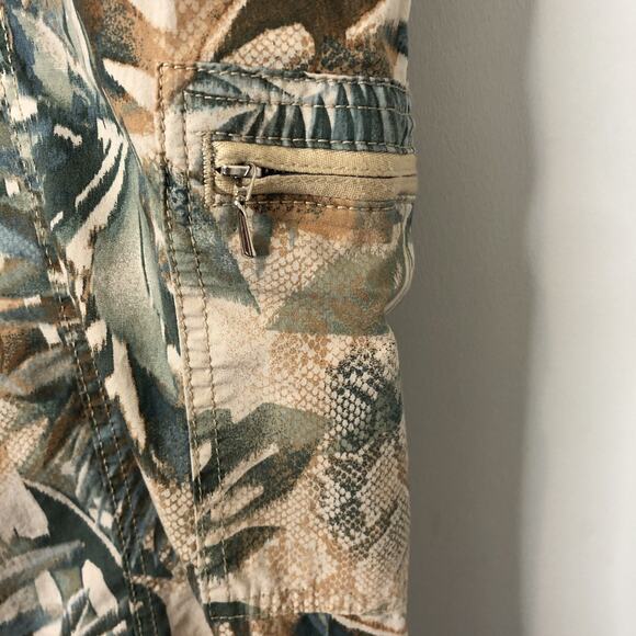 Chico's Women's Palm Patterned Capri Roll-Cuff Stretch Waist Pants 2 (U.S. 12) - Picture 3 of 9